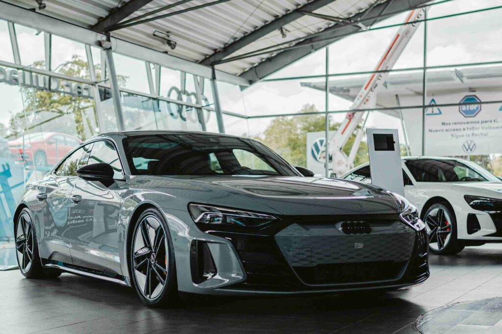 Best Luxury Car Rental in Dubai: The Perfect Choice for Honeymooners